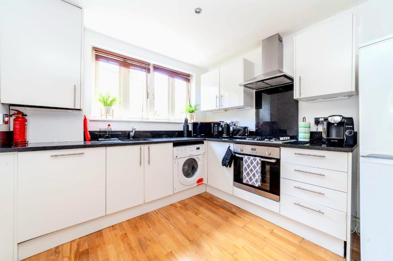 Comfy 2 Bed Apt With Private Garden,Battersea Central Ldn London Exterior photo